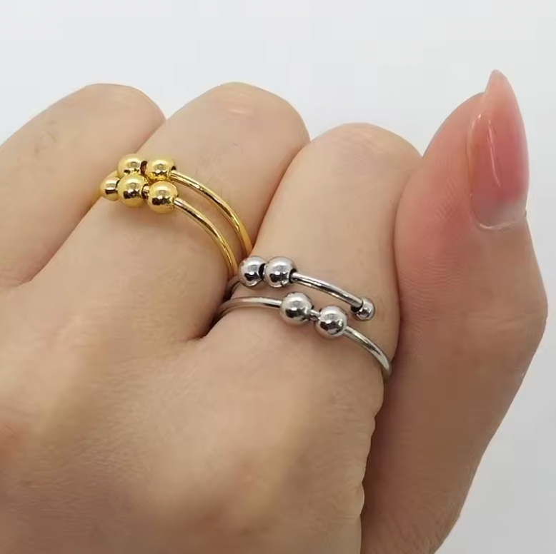 Minimalist Spinner Ring – Elegant Rotating Beads for Tactile Focus